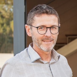 Thierry Roux, Symétrie