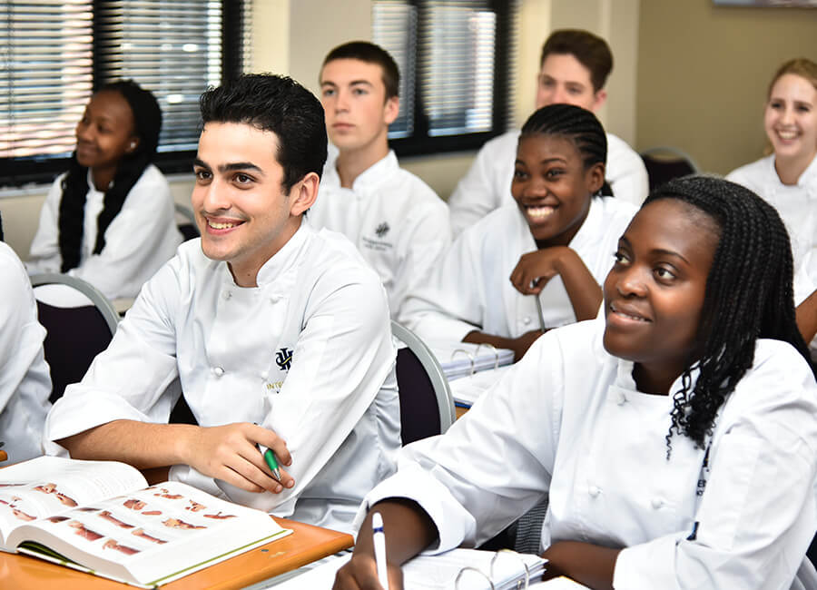 Formation dans les métiers de l'hospitalité et des arts culinaires au sein d'un campus International Hotel School © Invictus Education Group