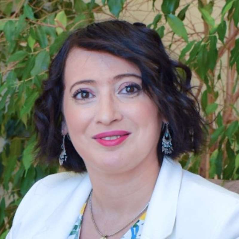Siham Cazeaux, Deal