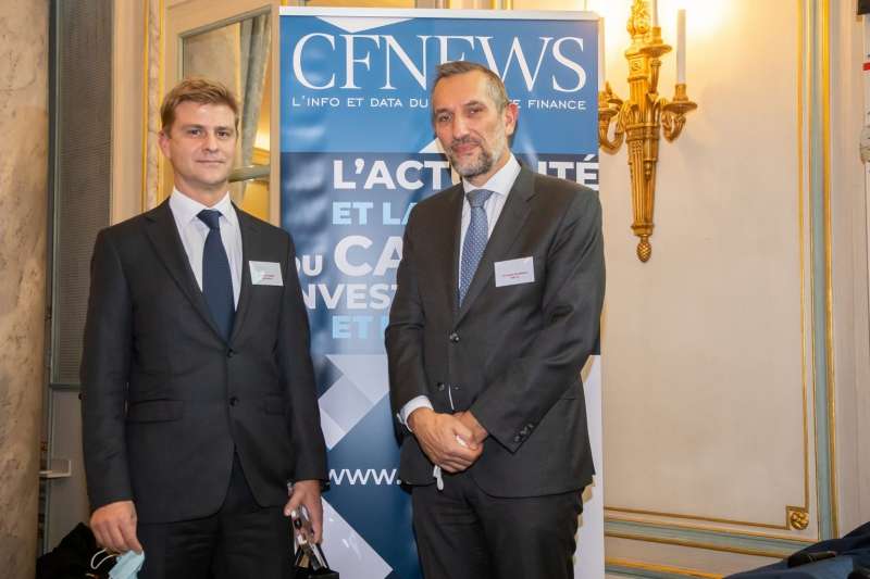 Stéphane Eimer (à gauche), recevant le Prix Mid Cap France lors de la remise des Grands Prix CFNEWS de la Croissance Externe en décembre 2021. - © CFNEWS