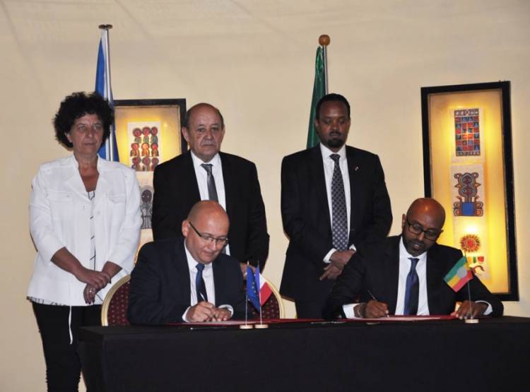 Signature d'un accord entre Bolloré Transport & Logistics (Patrick Gerenthon) et CLS Logistics (Teodros Abraham) le 13 mars 2019 à Addis-Abeba, pour la création d'une JV. - © Bolloré Transport & Logistics