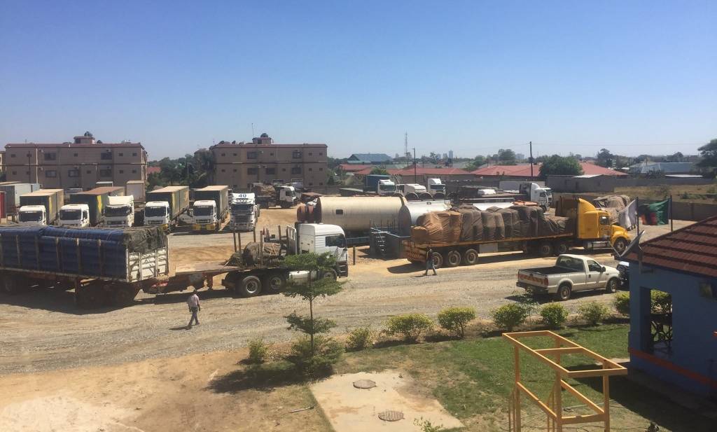 Dépôt de carburant et parking de camions à Lusaka (Zambie), l'un des points de service d'Inter Africa Transport Forex - IATF