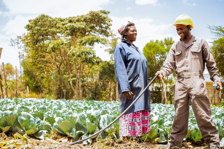 SunCulture fabrique des pompes à eau solaires adaptées aux exploitations agricoles sans accès fiable au réseau électrique, sur un continent où 80 % des familles dépendent de l’agriculture pour leur subsistance, mais où seulement 4 % utilisent l’irrigation en raison de l’instabilité du réseau électrique. - © SunCulture