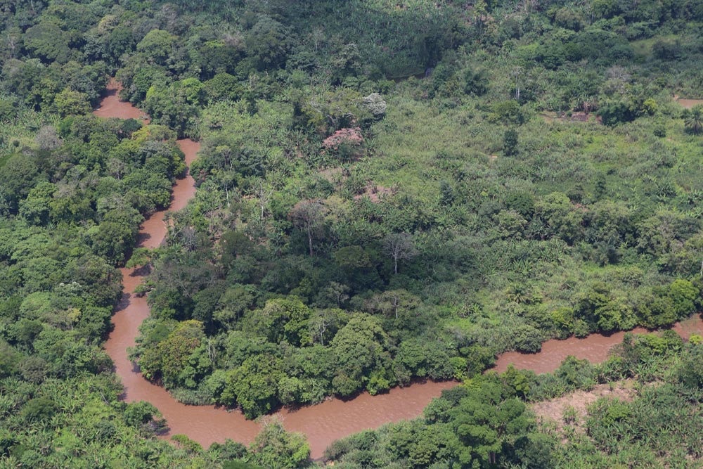 Vue aérienne de la forêt et d’une rivière dans la province du Nord-Kivu, en République Démocratique du Congo (février 2015) - © MONUSCO/Myriam Asmani