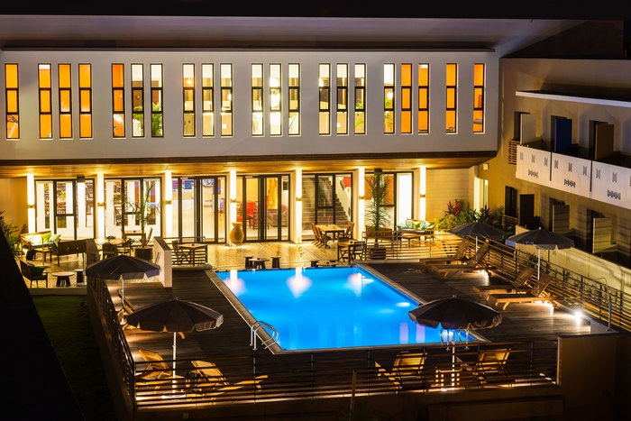 Jardins extérieurs de l'hôtel Onomo Hôtels à Lomé - © Onomo Hôtels