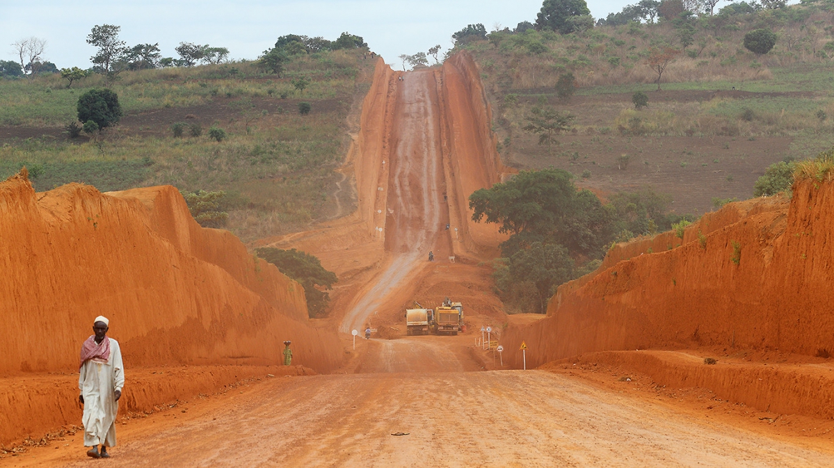 L'une des réalisations de Razel-Bec en matière d'infrastructures routières au Cameroun : la route Garoua-Boulaï-Nandéké. - © Razel-Bec
