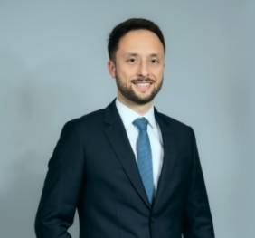 Mathieu de Korvin, Alkeom