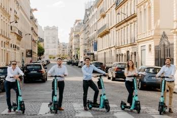 L'équipe parisienne de White Star Capital sur les trottinettes Tier © White Star Capital