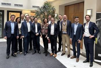 De gauche à droite : Sylvain de Chaumont, Président Oratio Avocats – Valérie Giet, Directeur Général Oratio Avocats – Maxime Cotin, Directeur de missions Cofigex – Frédéric Durand, Directeur Général Cofigex – Laurent Krier, Directeur Général Cofigex – Arnaud Le Strat, Associé Cofigex – Sylvie Dréno, Présidente Directrice Générale Cofigex – Jean-Charles Norris, Associé Cofigex – Samuel Ronflé, Président Baker Tilly – Vincent Bomont, Associé Cofigex – Olivier Journet, Associé Baker Tilly, Directeur M&A Groupe – Arnaud Delachaux, Directeur Transaction Services Cofigex – Axel Richebraque, Directeur M&A Blue Partners Finance