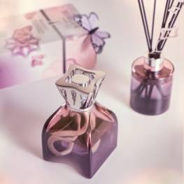 © Emosia, LinkedIn, 2025.