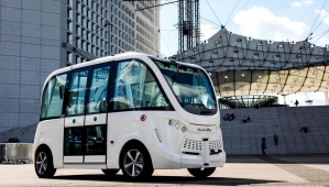 Navya autonom shuttle à La Défense © Navya