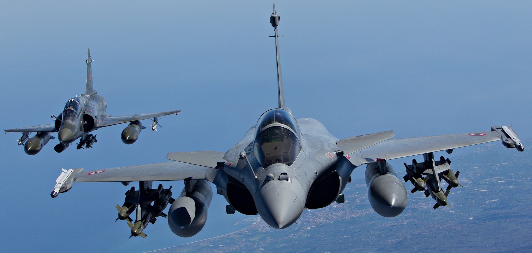 Équipements Rafaut et AEds sous Rafale et M.2000 Crédit : SIRPA.Air